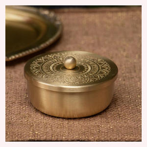 Support de bougie décoratif en métal fait main exclusif avec finition polie, résistant à la chaleur, support de bougie chauffe-plat de luxe pour cadeaux de Pâques - Product Image 3