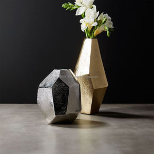 Grand vase en métal pour la décoration de fond, utile pour les événements, les mariages, les arrangements de scène, rehaussant la beauté - Product Image 5