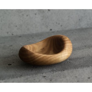 Plateau décoratif en bois fait main, forme irrégulière, design minimaliste, pièce unique, artisanat en bois pour la décoration de la maison - Product Image 1
