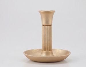 Portavelas Metálico Minimalista con Acabado Dorado, Columna Moderna Acanalada con Plato Recolector, Decoración Nórdica para el Hogar - Product Image 1