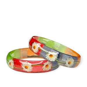กำไลข้อมืออะคริลิกลายดอกไม้สีสันสดใส ราคาส่งสุดฮิต น้ำหนักเบา สวยเก๋ เหมาะสำหรับใส่ทุกวัน - Product Image 1