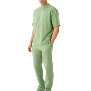 Conjunto Deportivo de Verano para Hombre, Diseño 2025, Camiseta y Pantalón con Patrón Sólido, Disponible en Grandes Cantidades a Precio de Mayoreo - Product Image 1