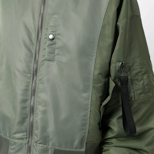 Chaquetas satinadas con cremallera de diseño personalizado, color verde oliva, manga larga, ligeras, de corte regular, material de poliéster, tipo bomber. - Product Image 3