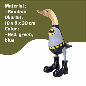 Figurine en bois Batman Duck peinte à la main, objet de collection 10x8x30 cm - Product Image 2