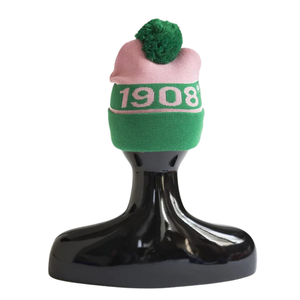 Gorro de Punto Rosa y Verde AKA con Pompón Verde, Escudo Bordado y Diseño de Invierno 1908, Color Rosa y Verde - Product Image 2