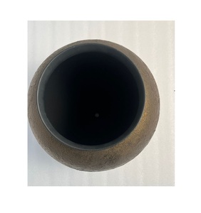 Macetero de hierro estilo antiguo con acabado vintage, perfecto para decoración de jardines interiores y exteriores. - Product Image 2