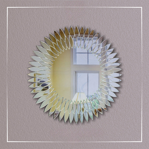 Elaborado con meticulosa atención al detalle, este espejo encarna la elegancia y un toque de glamour. - Product Image 5