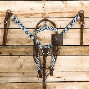 Conjunto de cabezada y pechera de cuero marrón con cuentas azules, estilo western, hecho a mano, ajustable, equipo ecuestre - Product Image 1