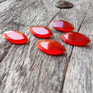 Onyx rouge naturel de haute qualité, taille marquise, dos plat, calibré, en vrac, certifié par un tiers, vente en gros - Product Image 5