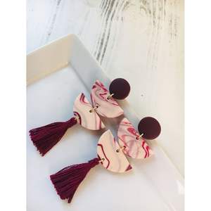 Boucles d'oreilles en résine de créateur faites à la main, finition de luxe, artisanat artistique, style moderne, accessoires de mode durables en cristal - Product Image 4