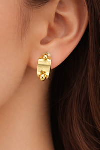 Pendientes de Gancho de Latón Chapado en Oro Hechos a Mano con Detalles de Bola Pulida, Postes de Acero Quirúrgico, Forma Semicircular para Uso Diario - Product Image 3