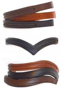 Pechera de cuero de última tendencia con martingala y herrajes de latón de canal vacío. Personaliza el ancho del canal vacío de la pechera. - Product Image 5