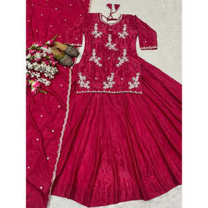 Vêtements de fête de créateur indiens et pakistanais, haut et dupatta de style lehenga fantaisie - Product Image 3