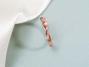 Anillo de Oro Rosa de 14K con Hoja Infinita y Diamante Cultivado en Laboratorio - Product Image 4