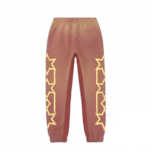 Pantalon de jogging pour homme, tissu en molleton de coton premium 320 GSM, couleur marron, design avec panneau étoilé sur le côté, broderie de logo personnalisée, streetwear décontracté - Product Image 2