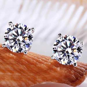 Pendientes de Moissanita Clásicos en Oferta, con Plata de Ley 925 y Diseño Atemporal, Ajuste Cómodo para Mujer, Joyería de Moda - Product Image 1