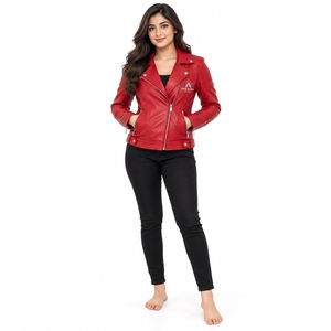 Chaqueta de cuero clásica para mujer, hecha con material resistente y construcción cómoda, que ofrece costuras impecables, duradera y suave al tacto. - Product Image 1