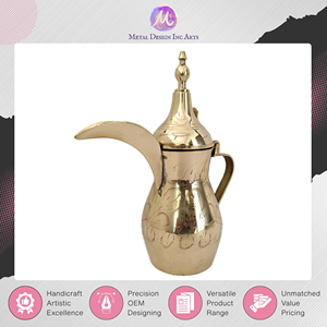 Théière arabe Dallah en laiton pur doré, fabriquée par un fabricant indien de premier plan, pour servir du thé et du café chaud. - Product Image 5