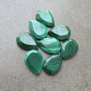 Pierre précieuse de malachite facettée en forme de poire, à dos plat et calibrée |   Cabochon vert naturel en vrac pour la fabrication de bijoux - Product Image 3