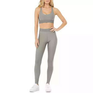 Conjunto deportivo premium de yoga para mujer, tela elástica cómoda, conjunto de yoga para yoga y entrenamiento físico. - Product Image 1