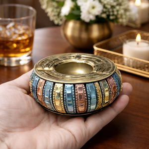Cendrier en laiton fait main de style vintage avec détails métalliques multicolores, durable et portable pour la salle de fumeurs, le bureau et la décoration intérieure - Product Image 3