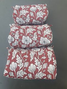 Ensemble de trousses de toilette en coton à imprimé floral rouge avec fermeture éclair, pochette de voyage pour femmes, sacs pour usage quotidien en provenance d'Inde - Product Image 5