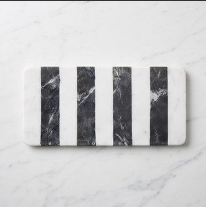 Tabla de cortar de mármol blanco y negro Herramienta de cocina elegante para cortar y servir con un aspecto moderno y elegante - Product Image 1
