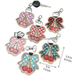 Llavero de Cuero Genuino con Diseño a Cuadros y Lazo de Cereza, Hecho a Mano, de Moda 2026, para Regalo, Unisex - Product Image 2