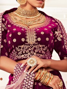 Vestido de Novia Princesa Morado de Georgette Bordado, Estilo A-Line Lehenga Choli, Cintura Imperio, Largo hasta el Tobillo, Conjunto Nupcial Reversible - Product Image 3