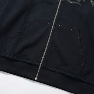Sudadera con capucha negra con cremallera y motivo de llamas — Sudadera urbana con cremallera completa, detalles de tachuelas y bolsillos canguro |   Marca Privada OEM/ODM - Product Image 4