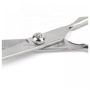 Ciseaux de coiffeur professionnels en acier inoxydable 6CR13 de haute qualité, légers, à manche moyen, pour droitiers, modèle 2025 - Product Image 4