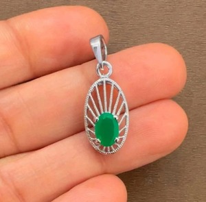 Pendentif tendance en argent sterling plaqué rhodium avec onyx vert taille ovale – Fait main, cadeau minimaliste POUR ELLE, bijoux de février - Product Image 2