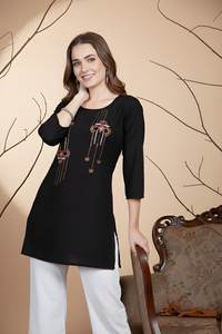 Tunique noire décontractée en rayonne pour femme, broderie faite main, col rond, longueur normale, manches trois quarts, entièrement cousue, idéale pour le bureau - Product Image 4