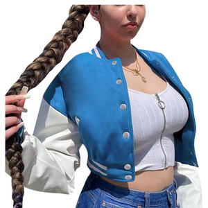 Blouson universitaire court personnalisé pour femme avec patch en chenille et lettres brodées, style baseball streetwear, service d'échantillons OEM disponible dès maintenant - Product Image 4