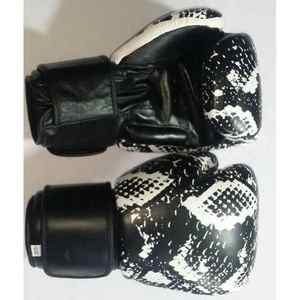 Guantes de boxeo con diseño de piel de serpiente Guantes de boxeo de cuero real o cuero PU con estampado de pitón - Product Image 2