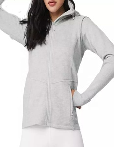 Pull à capuche ajusté zippé pour femme - Product Image 1