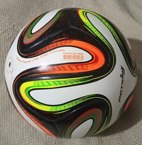 ลูกฟุตบอล Patolay สีขาว PU แบบเชื่อมด้วยความร้อน พร้อมไส้บอล NSR ขนาด 5 RTB 8704 น้ำหนัก 410-440 กรัม สำหรับฝึกซ้อม ผลิตในประเทศปากีสถาน - Product Image 6