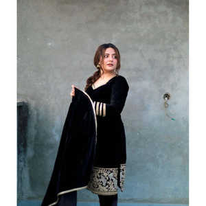 Ropa de fiesta de diseñador para mujer Hermosa parte superior inferior y conjunto Dupatta - Product Image 2