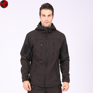 เสื้อแจ็คเก็ตผู้ชายแบบยุทธวิธี ผ้า softshell กันน้ำ กันลม มีฮู้ด เหมาะสำหรับกิจกรรมกลางแจ้ง ล่าสัตว์ มีกระเป๋าหลายช่อง ใช้เป็นชุดทำงานได้ - Product Image 1