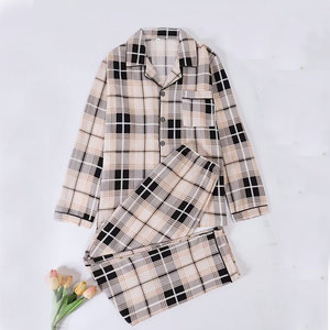 Nuevo y elegante conjunto de pijama a cuadros de manga larga con un ajuste holgado y cómodo, adecuado para usar en casa o como traje de noche. - Product Image 1