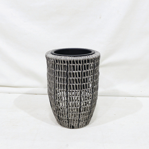 Maceta Cilíndrica Alta de Mimbre Plástico, Diseño Minimalista, Tallada a Mano, Resistente al Agua, para Plantas y Flores de Jardín - Product Image 5