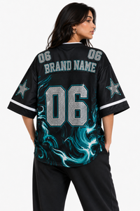 เสื้อเจอร์ซีย์อเมริกันฟุตบอลแบบพิมพ์ลายซับลิเมชั่นสั่งตัดเย็บพิเศษ ประดับด้วยคริสตัลหรูหรา หมายเลขทีมตามสั่ง ขายดีอันดับต้นๆ ทรงโอเวอร์ไซส์สำหรับงานเทศกาล - Product Image 3