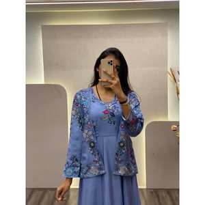 ชุดเดรสออกแบบพิเศษพร้อมผ้าซาตินพิมพ์ลายดอกไม้สวยงามสำหรับงานปาร์ตี้ สวมใส่สบายและสง่างาม - Product Image 5