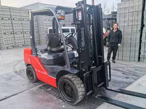 Chariot élévateur d'occasion Toyota 3 tonnes, mât 3 étages, moteur diesel, faible nombre d'heures, hauteur de levage 4500 mm, boîte de vitesses - Product Image 3