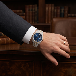 Reloj mecánico de diseño elegante con esfera de estilo moderno en tono dual oro y plata, equipado con diamantes de laboratorio, para HOMBRES, a precio de mayorista. - Product Image 3