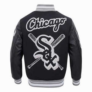 เสื้อแจ็คเก็ต Letterman วินเทจแบบกำหนดเอง สีขาว ยูนิเซ็กส์ ติดกระดุม ผ้าฟลีซ ปักลาย เสื้อผ้ากีฬา เสื้อแจ็คเก็ต Varsity ขายส่ง - Product Image 2