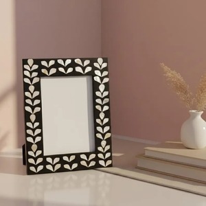 Marco de Fotos de Resina y Madera para Celebrar Momentos, Hecho a Mano, Color Personalizado, Decoración para el Hogar - Product Image 1
