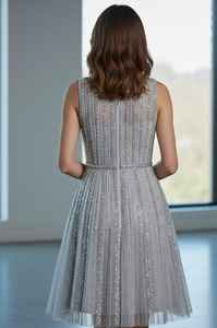 ผู้ผลิตชุดแต่งงานขายส่ง ชุดราตรีประดับเลื่อมสีเงิน ชุดค็อกเทลผ้าทูลล์ปักลูกปัด ชุดราตรีหรูหรา แขนกุด คอทรงกลม - Product Image 4