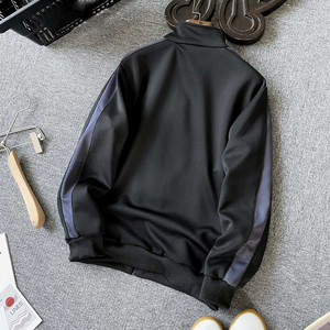Conjunto Deportivo de Invierno Negro para Hombre, Marca Crescent Wear, Estilo Moderno y Urbano, Chaqueta con Cierre Completo 100% Algodón - Product Image 5