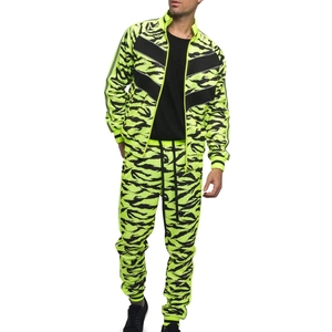 Conjunto deportivo de sudadera con capucha extragrande y pantalones holgados con diseño de logotipo personalizado, ropa deportiva de algodón y poliéster para hombre. - Product Image 4